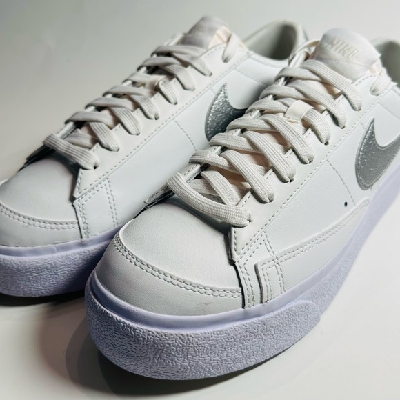 NIKE WOMEN'S BLAZER LOW PLATFORM Sneakers - Picture 1 of 7